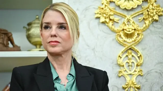 Pam Bondi dor&euml;hiqet nga posti i Prokurores s&euml; P&euml;rgjithshme