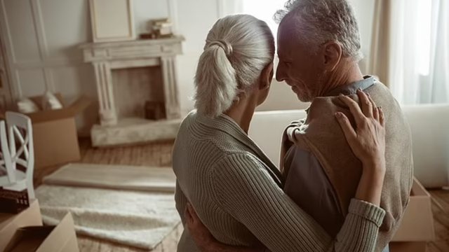 Cila &euml;sht&euml; diferenca n&euml; mosh&euml; q&euml; po