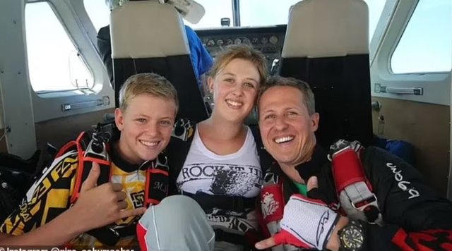 Gina Schumacher tregon aksidentin e babait dhe lidhjen me kuajt q&euml; e