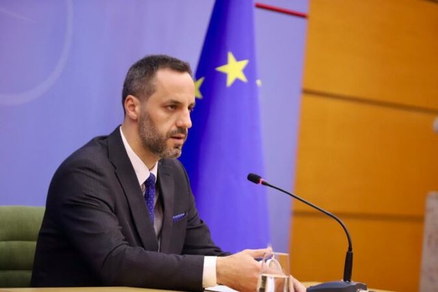 Zhdukja e Ervis Martinajt, Lamallari refuzon t&euml; jap&euml; p&euml;rgjigje: