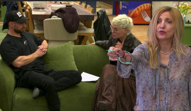 Fermer&euml;t nj&euml; jav&euml; sfida e arg&euml;tim, Moza drejton pun&euml;t,