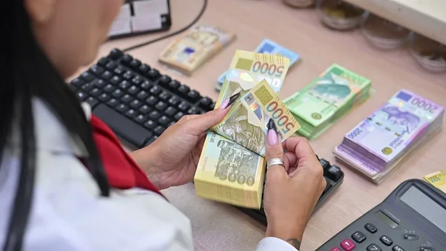 Thellohet pabarazia n&euml; banka, 5% e depozituesve zot&euml;rojn&euml; mbi 60%