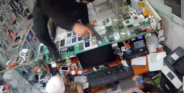 &ldquo;Ku jan&euml; parat&euml;&rdquo;/ Shqiptar&euml;t e armatosur