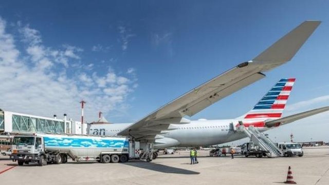 Mungesa e karburantit vë në rrezik fluturimet, kufizime në 4