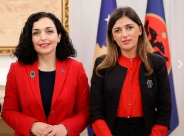 Nisin p&euml;rgatitjet e fundit p&euml;r ceremonin&euml; e dor&euml;zim-mandatit