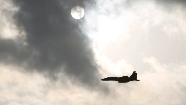 “Fshihu, gjej ujë…”: Një pilot veteran