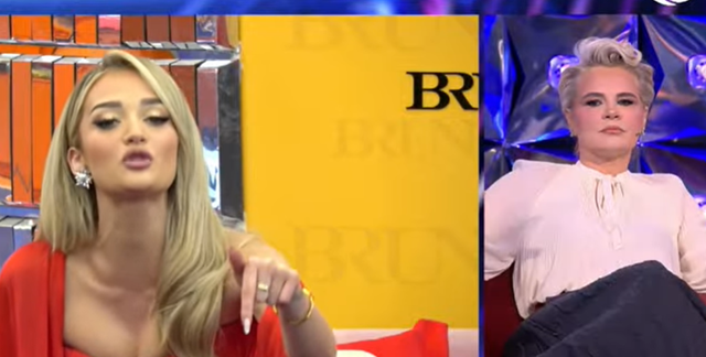 T&euml; b&euml;rtitura dhe tensione gjat&euml; spektaklit, Monika i kthehet