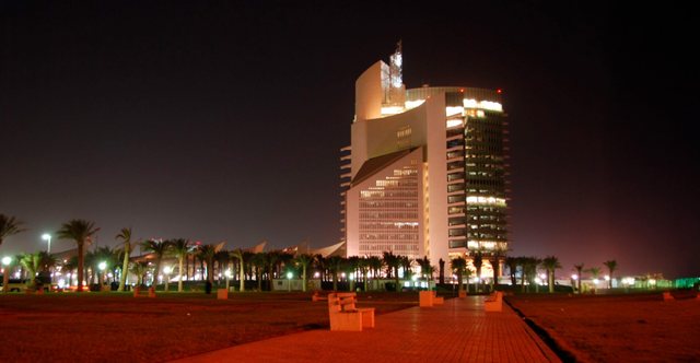 Sulmi me dron iranian shkakton zjarr në objektet e naftës së