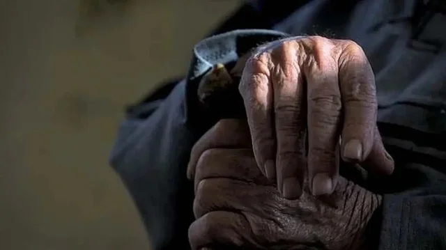 Video shokuese / Kujdestarja torturon t&euml; moshuar&euml;n q&euml; kishte