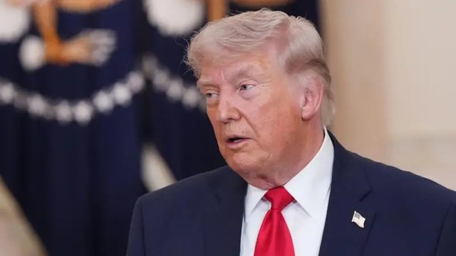 Irani i përgjigjet Trump: Nuk e hapim ngushticën e Hormuzit me