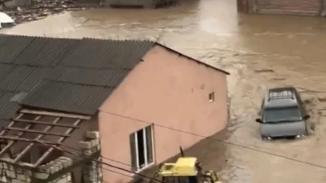 P&euml;rmbytje masive n&euml; Rusi/ 2 t&euml; vdekur dhe mij&euml;ra t&euml;