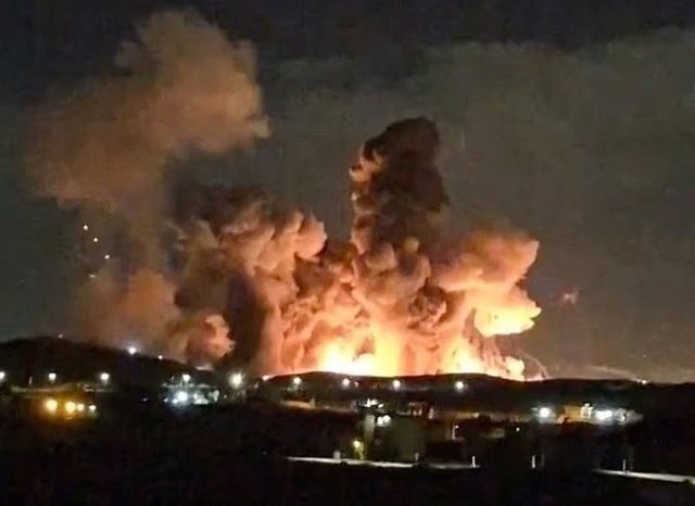 Nis goditja e linjave të energjisë e burimeve të naftës