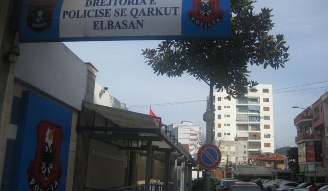 32-vje&ccedil;arja largohet nga banesa, bashk&euml;shorti b&euml;n denoncimin