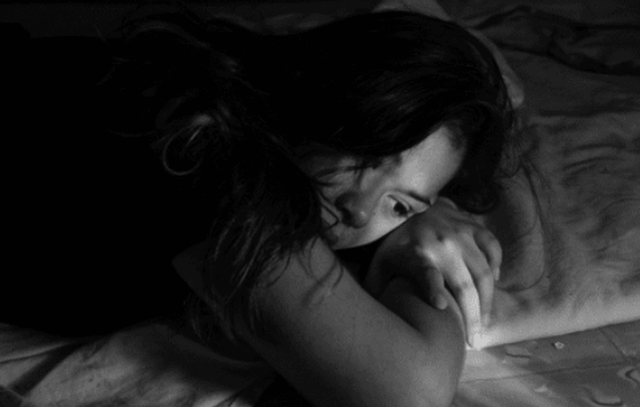 Pse qajm&euml; n&euml; gjum&euml;? Shkaku i fsheht&euml; q&euml; lidhet me