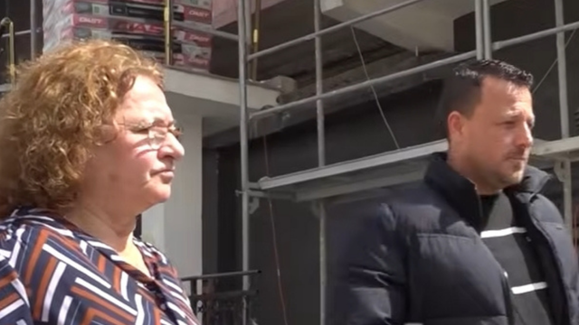 “‘E kam në magazinë…!’ Komshiu ndërton