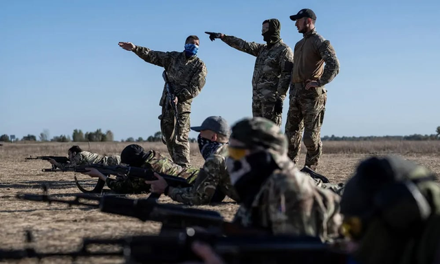 Gjysma e bot&euml;s po shpenzon m&euml; shum&euml; p&euml;r arm&euml;t,