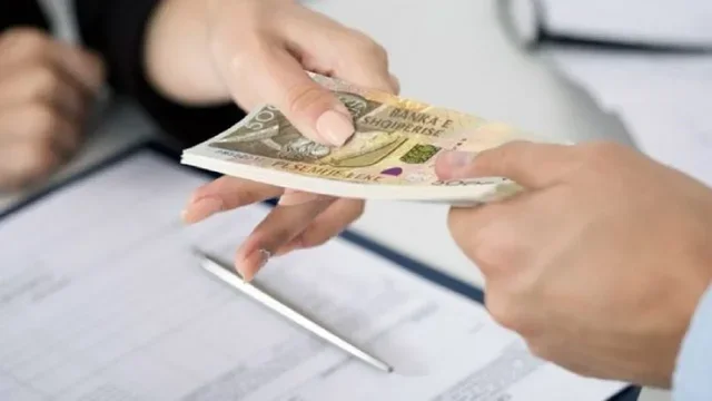 Shqip&euml;ria, s&euml;rish e HUMBUR n&euml; gar&euml;n e pagave! Rajoni i