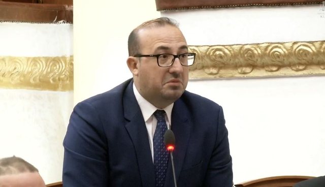 &ldquo;E di ajo q&euml; &euml;sht&euml; ministre apo s&rsquo;e di&rdquo;,