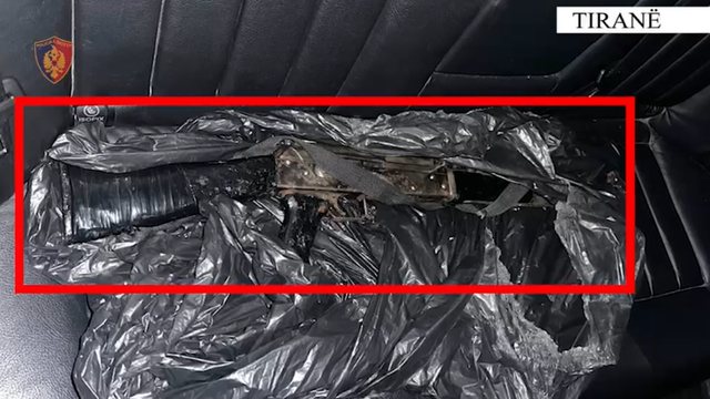 Me kallashnikov n&euml; makin&euml; p&euml;r ta shitur, arrestohet