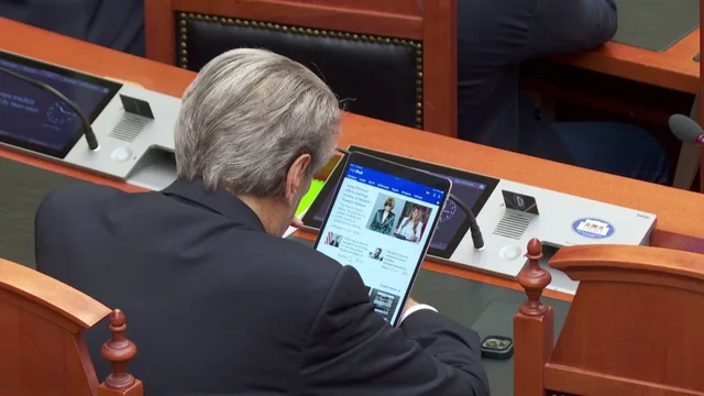 Nga Melania te Trump, Berisha b&euml;n &ldquo;scroll&rdquo; nga Kuvendi lajmet e