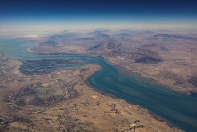 Irani mbyll sërish ngushticën e Hormuzit