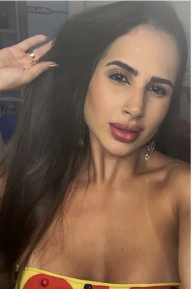 FOTO/ “Shkoi me shoqen time të ngushtë” - Telashe për