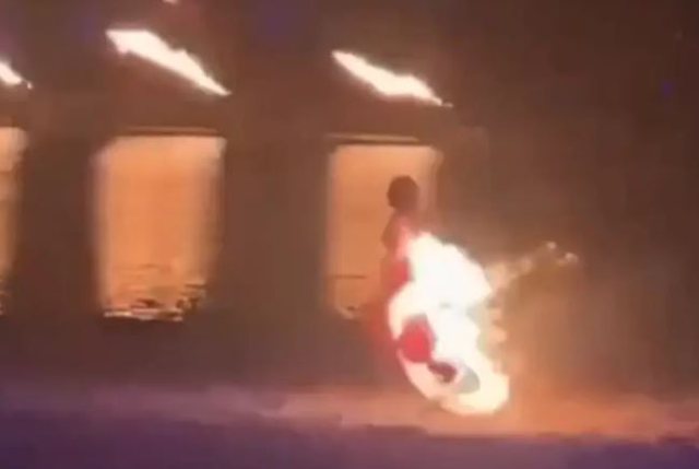 VIDEO/ Performanca nuk shkoi siç duhet, fustani i balerinës