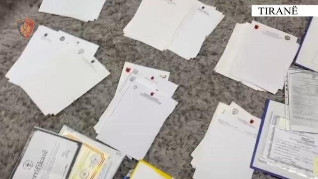 Tiranë/ Zbulohet një laborator për falsifikimin e diplomave
