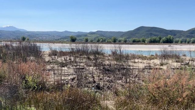 Alarm mjedisor n&euml; Fier &ndash; rrjedhje nafte nga tubacioni ndot