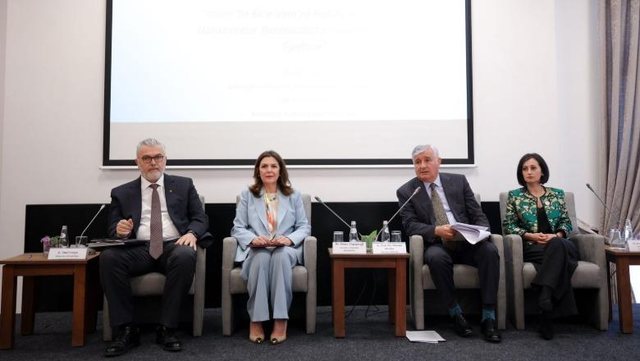 Jo dy dënime për një krim / Kushtetuesja, diskutim për