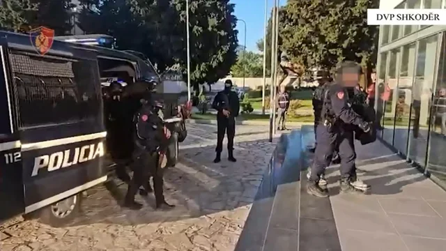 (EMRAT) Shisnin ushqime pa leje dhe kërcënuan babë e bir/