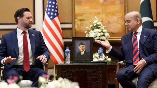 Ngushtica e Hormuzit &lsquo;p&euml;rplas&rsquo; Washingtonin dhe Teheranin/