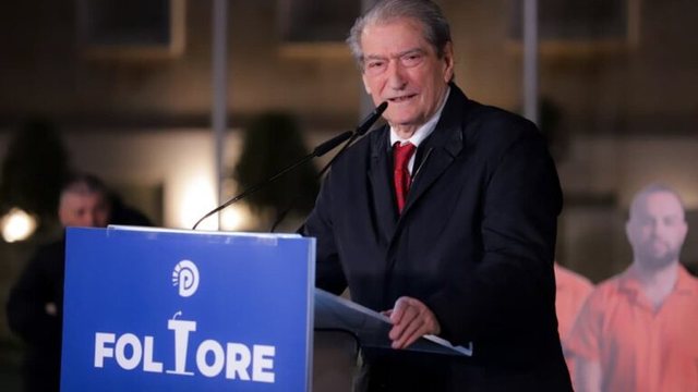 Pse mungoi Berisha në foltoren para Kryeministrisë? Zbulohet arsyeja