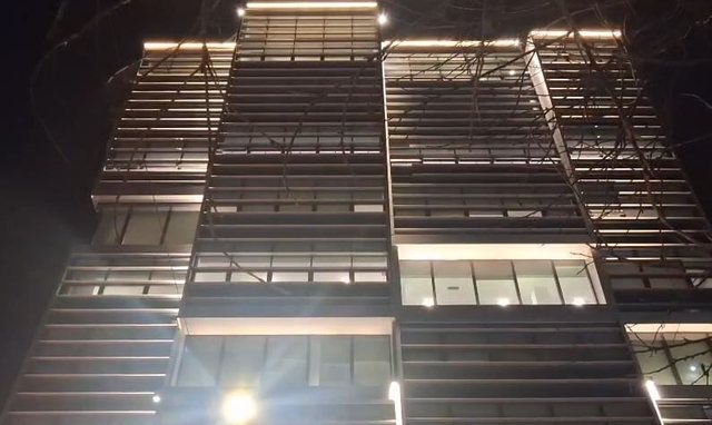 Goditja e Call Center, pamje nga nj&euml; prej nd&euml;rtesave pran&euml;