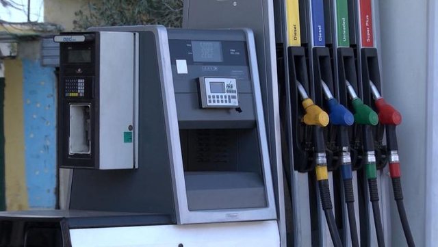 Lufta rrit çmimin, por s’ndal konsumin! Në mars, karburantet