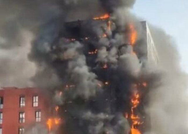 Zjarri gjigant përfshin bllokun e kullave në Shqipëri/ Pamjet