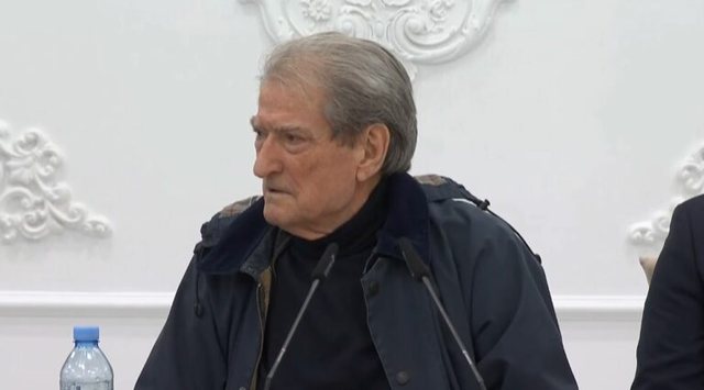 Rama mashtron n&euml; m&euml;nyr&euml; t&euml; paturpshme&rdquo;/ Berisha, me