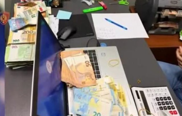 &ldquo;500 euro cash n&euml; dor&euml;&rdquo;/ Operatori i Call Center: Bonuset