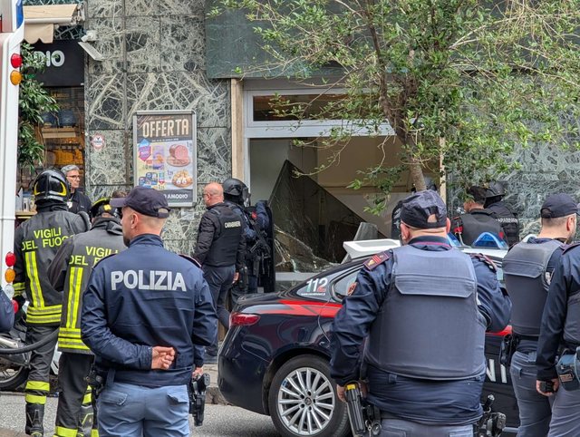 VIDEO/ Vjedhje si n&euml; filma! Grabitet nj&euml; bank&euml; n&euml; Itali,