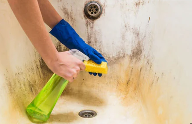 Harrojini kimikatet/ Me vet&euml;m dy p&euml;rb&euml;r&euml;s largoni njollat