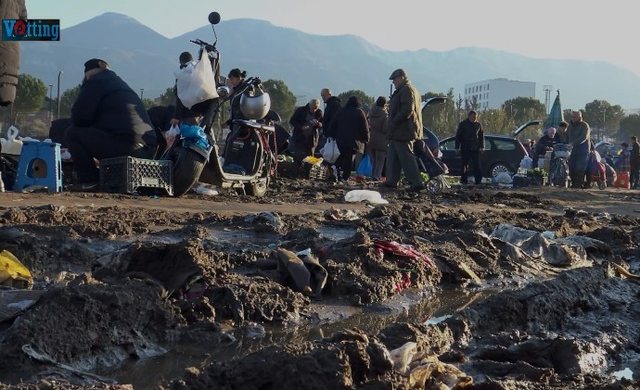 Ushqime n&euml; tok&euml; / Tregtar&euml;t te ish-Stacioni i Trenit