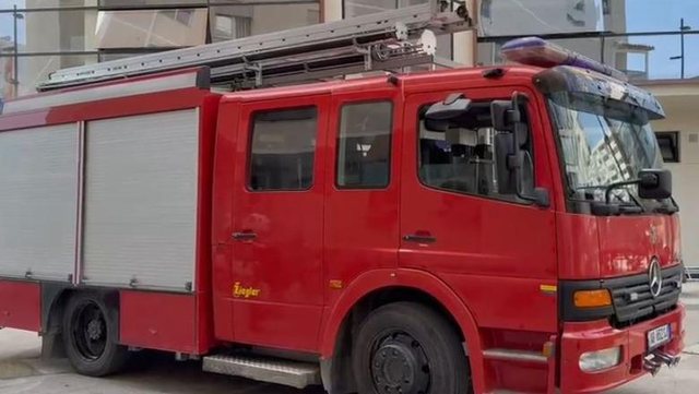 Mbyll&euml;n qenin n&euml; ballkon dhe ik&euml;n drejt Greqis&euml;,