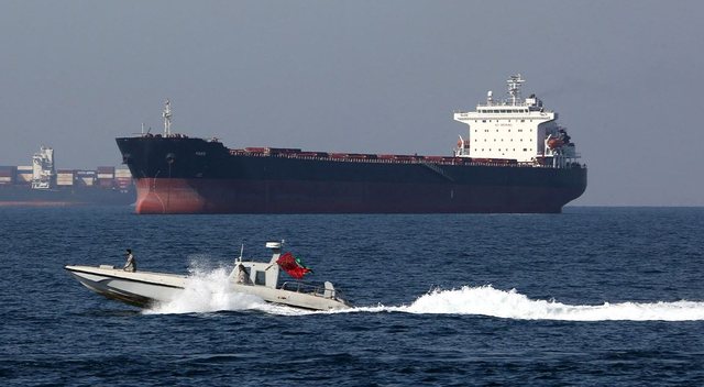 Irani hapi Ngushtic&euml;n e Hormuzit p&euml;r sa koh&euml; do zgjas&euml;