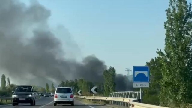 Tymi pushton aksin Lezh&euml;-Milot, digjen s&euml;rish goma dhe kabllo n&euml;