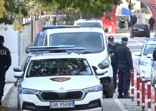 Plagosje me arm&euml; zjarri pran&euml; &lsquo;Farmacia 10&rsquo; n&euml;