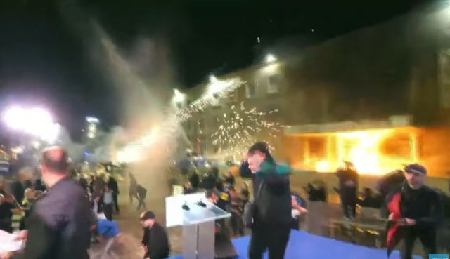 Pas fjalimit t&euml; Berish&euml;s, militant&euml;t demokrat&euml; hedhin