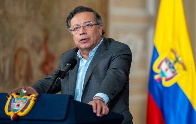 Presidenti kolumbian paralajm&euml;ron p&euml;r rebelim t&euml; Amerik&euml;s