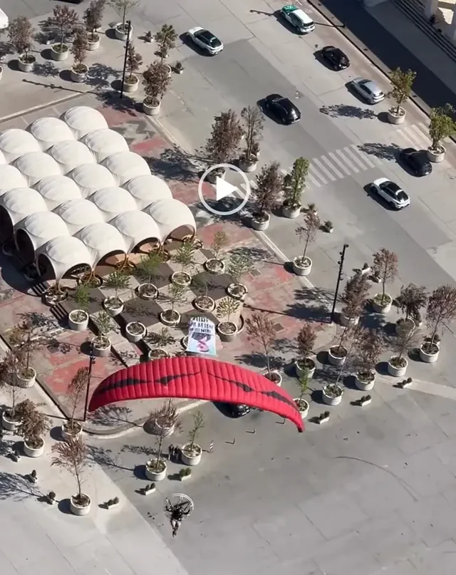 E papritur/ &Ccedil;&rsquo;po ndodh mbi qytetin e Tiran&euml;s, pamjet virale