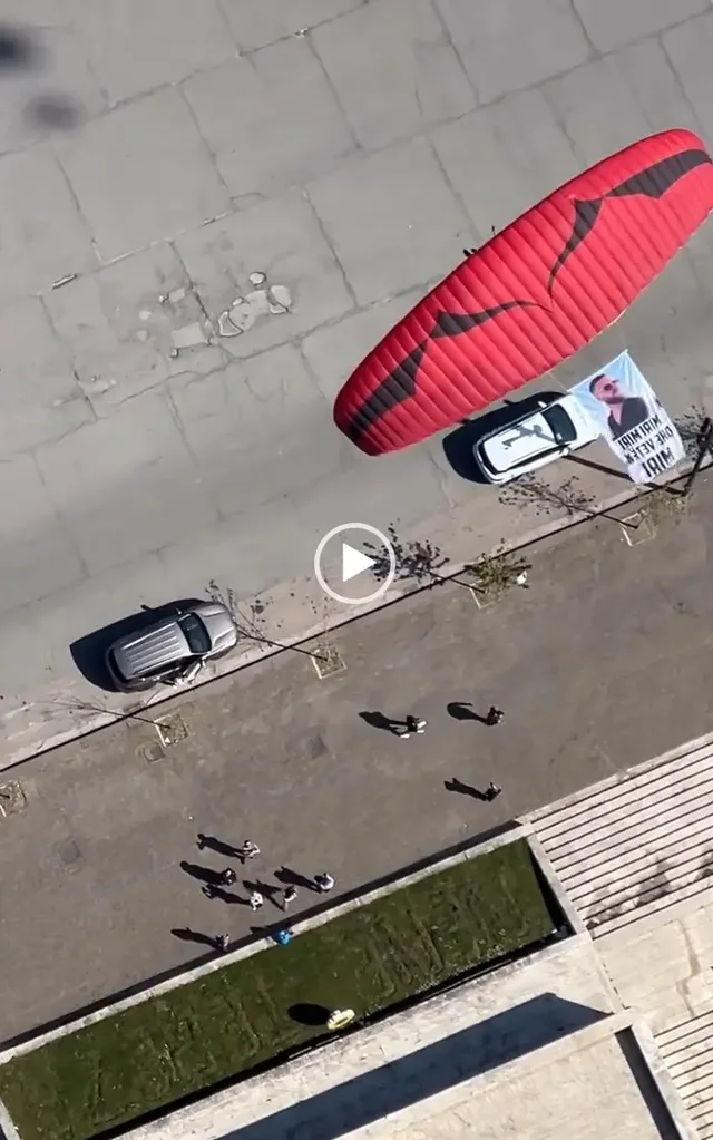 E papritur/ &Ccedil;&rsquo;po ndodh mbi qytetin e Tiran&euml;s, pamjet virale