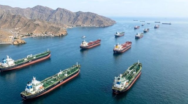 Teherani i vendosur: Anijet duhet t&euml; paguajn&euml; p&euml;r t&euml; kaluar